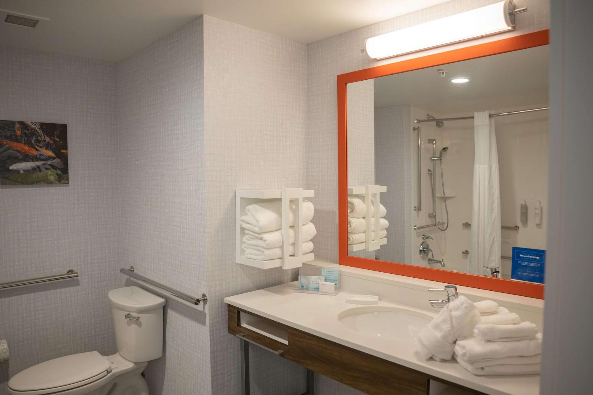Hampton Inn & Suites Erie Bayfront Zewnętrze zdjęcie
